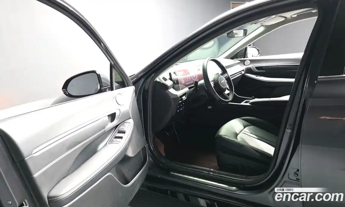 Hyundai Sonata 2024 1.6 автомат (гидро), фото 13