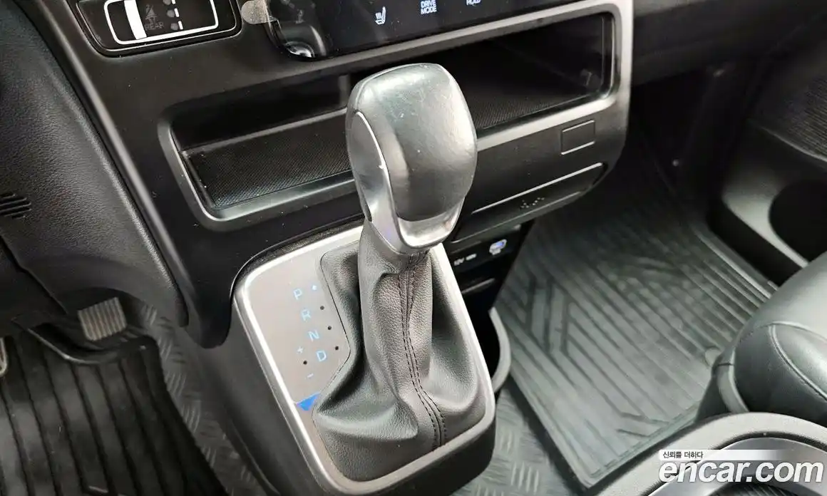 Hyundai Staria 2024 3.5 автомат (гидро), фото 9