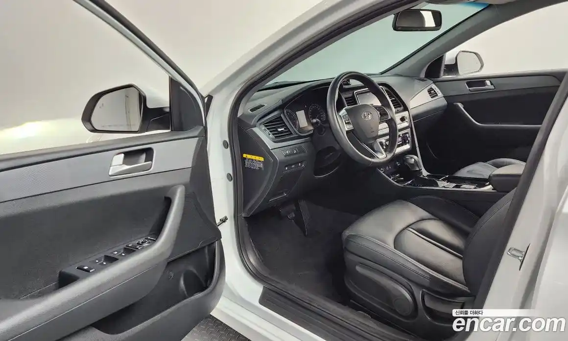Hyundai Sonata 2018 2.0 автомат (гидро), фото 13