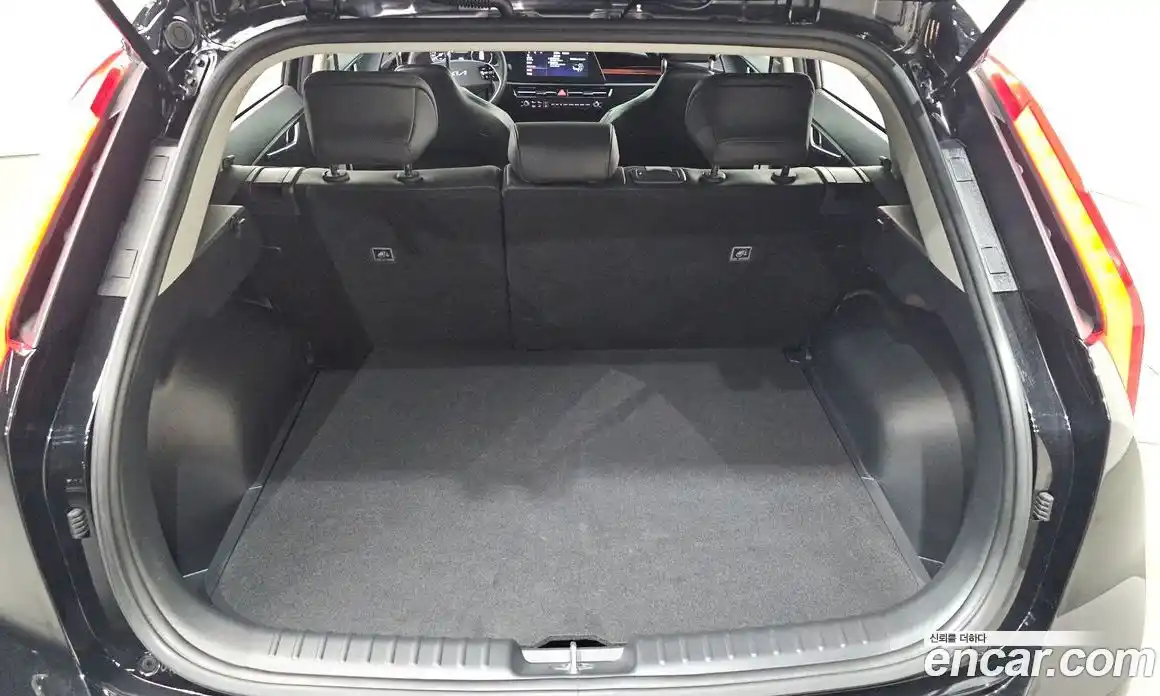 Kia Niro 2023 0.2 автомат (гидро), фото 26