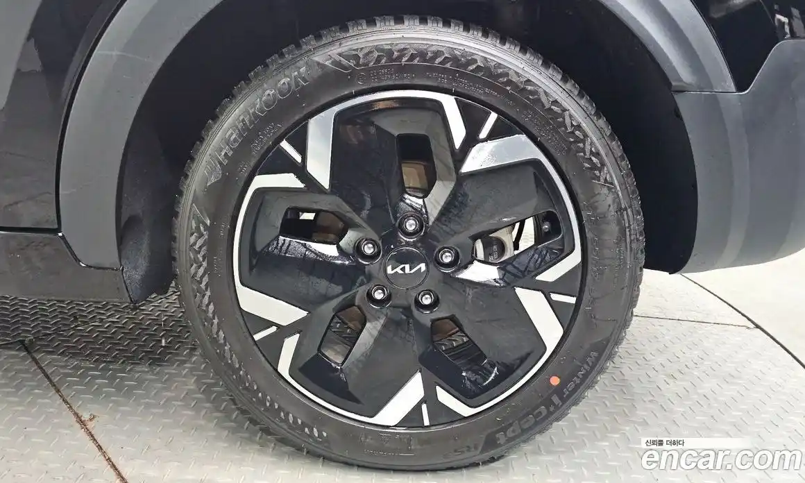 Kia Niro 2023 0.2 автомат (гидро), фото 7