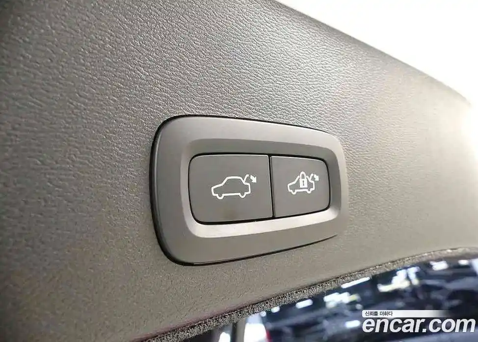 Volvo XC40 2024 2.0 автомат (гидро), фото 20