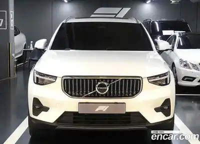 Volvo XC40 2024 2.0 автомат (гидро), миниатюра 3