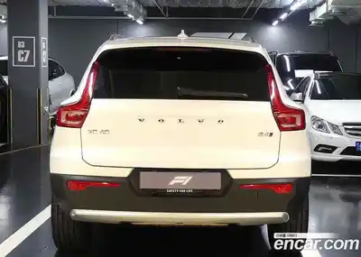 Volvo XC40 2024 2.0 автомат (гидро), миниатюра 4