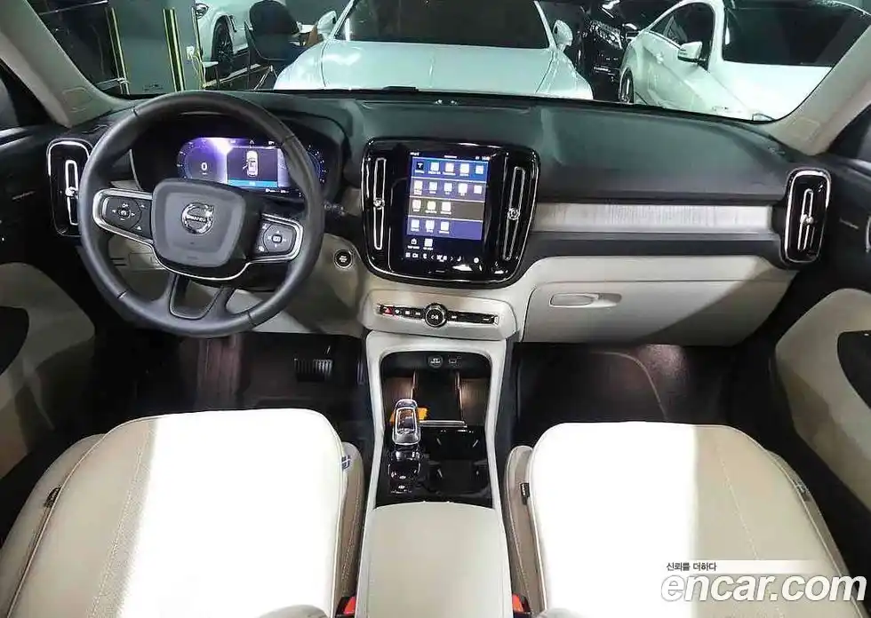 Volvo XC40 2024 2.0 автомат (гидро), фото 7