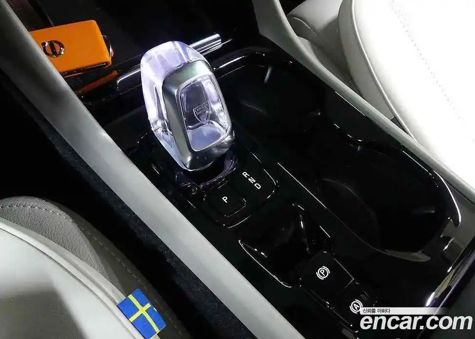 Volvo XC40 2024 2.0 автомат (гидро), фото 9