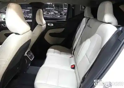 Volvo XC40 2024 2.0 автомат (гидро), миниатюра 10