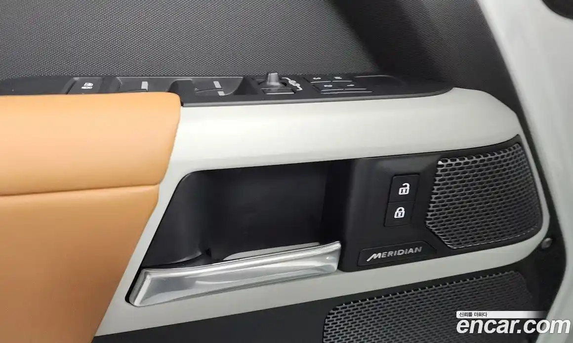 Land Rover Defender 2024 2.0 автомат (гидро), фото 32