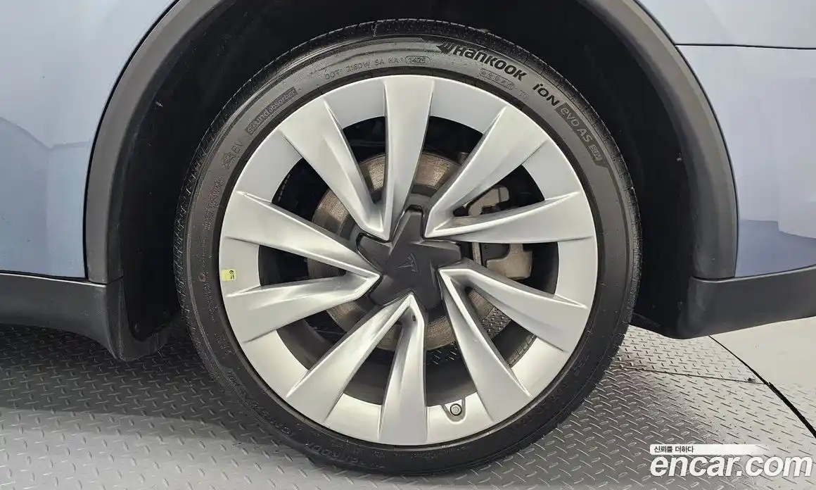 Tesla Model Y 2025 0.2 гидро, фото 6