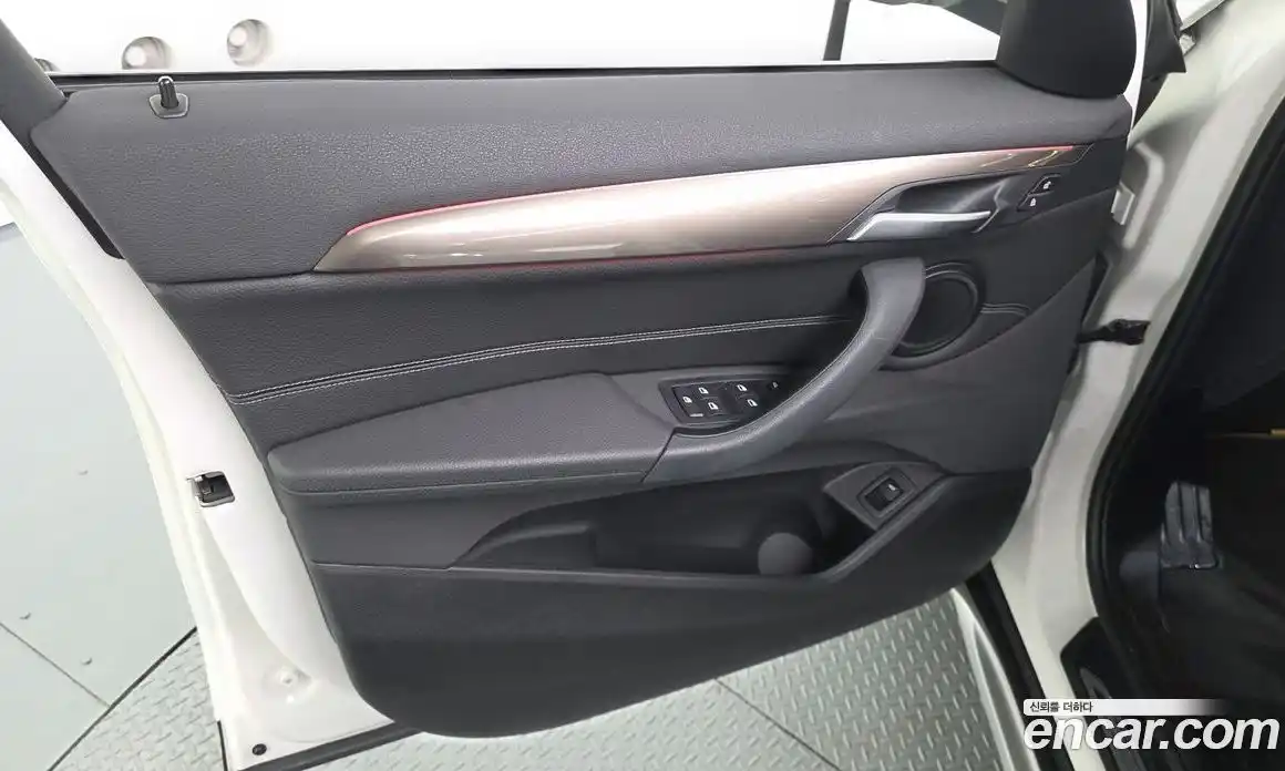 BMW X1 2021 2.0 автомат (гидро), фото 14