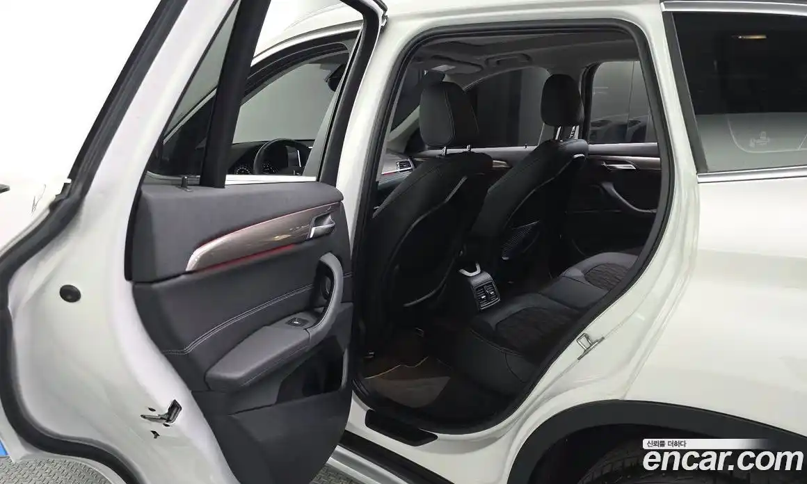 BMW X1 2021 2.0 автомат (гидро), фото 16