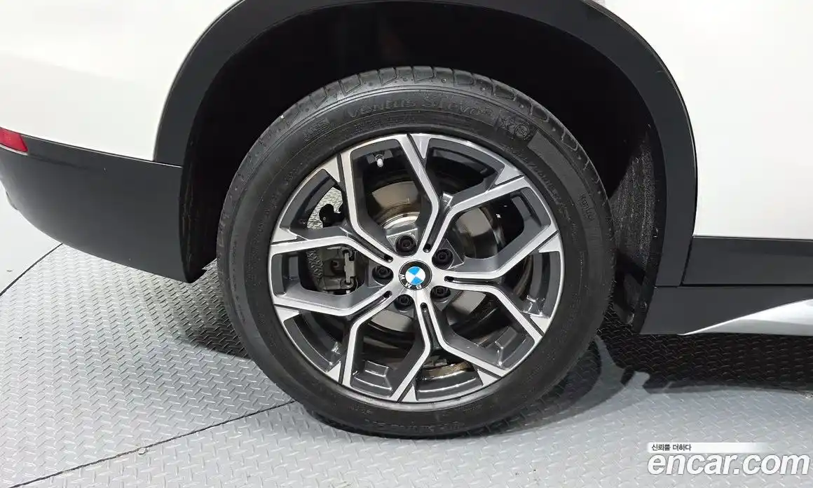 BMW X1 2021 2.0 автомат (гидро), фото 5