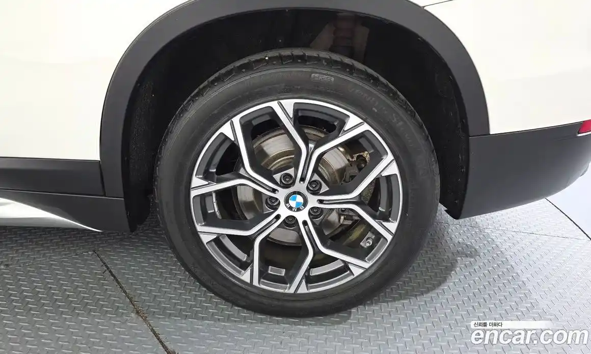 BMW X1 2021 2.0 автомат (гидро), фото 7