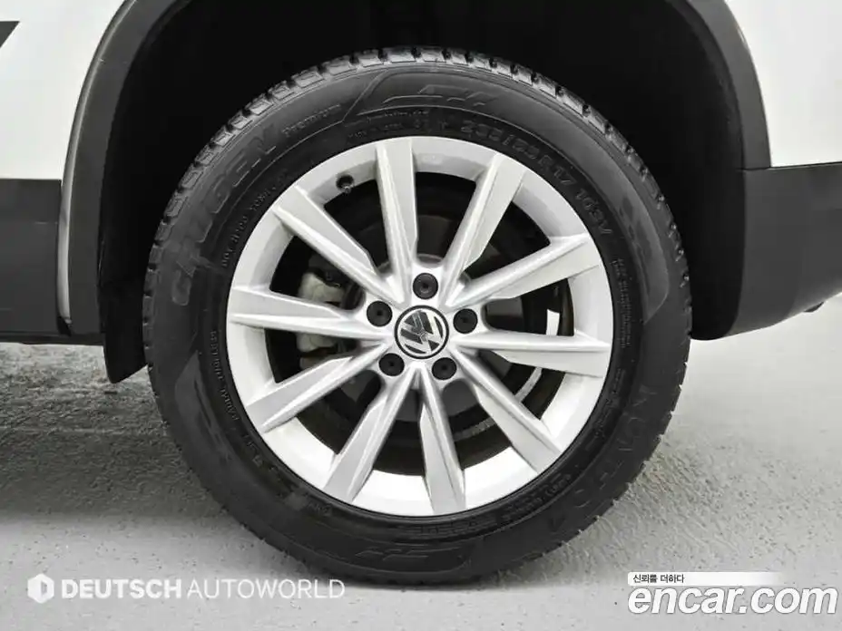 Volkswagen Tiguan 2015 2.0 автомат (гидро), фото 5