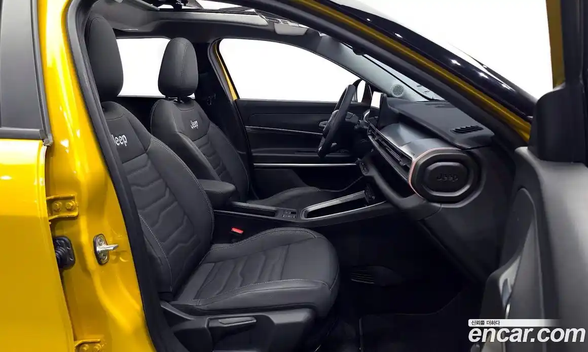 Jeep Avenger 2024 0.1 автомат (гидро), фото 15