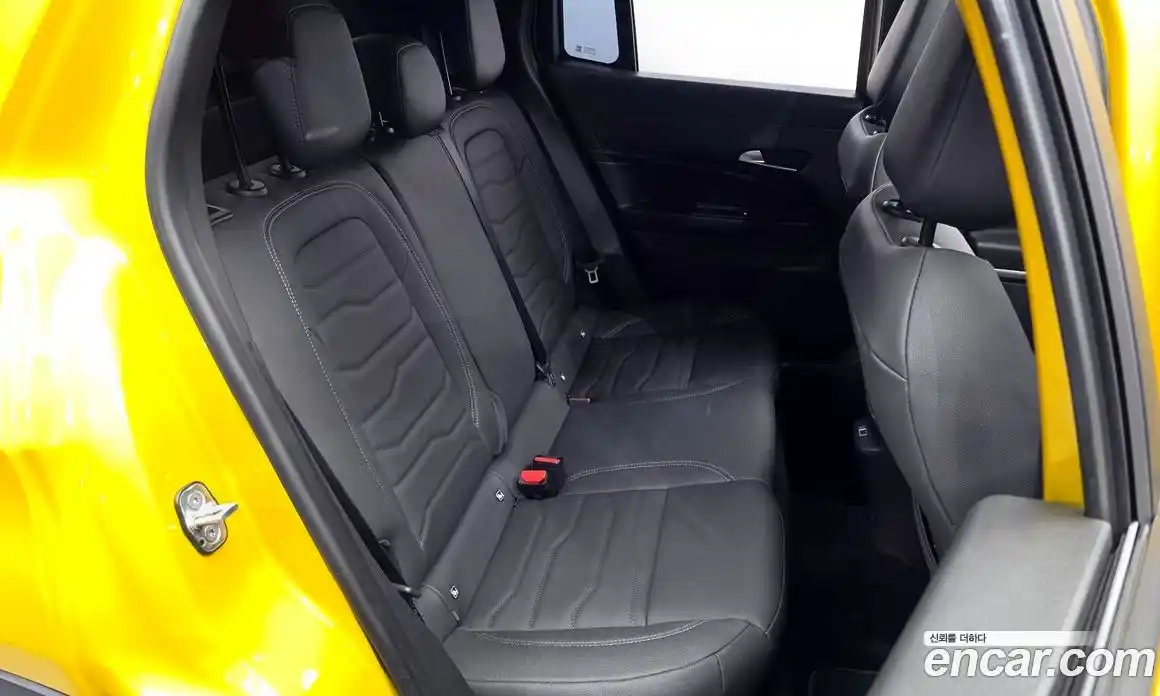 Jeep Avenger 2024 0.1 автомат (гидро), фото 16
