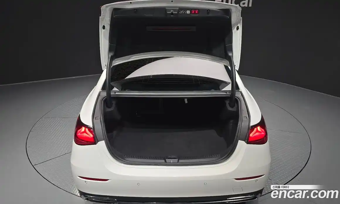 Mercedes-Benz E-Class 2024 2.0 автомат (гидро), фото 26