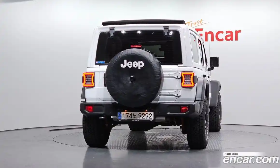 Jeep Wrangler 2023 2.0 автомат (гидро), фото 4