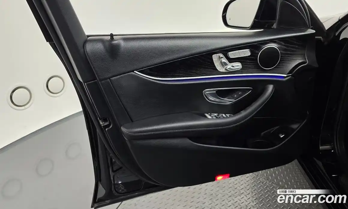 Mercedes-Benz E-Class 2023 2.0 автомат (гидро), фото 14