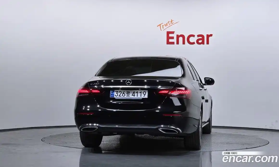 Mercedes-Benz E-Class 2023 2.0 автомат (гидро), фото 4