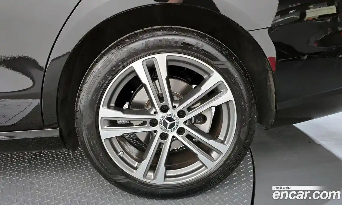 Mercedes-Benz E-Class 2023 2.0 автомат (гидро), фото 7
