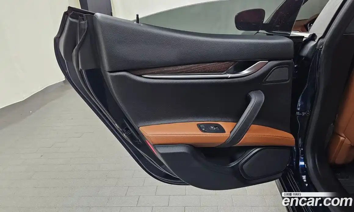 Maserati Ghibli 2019 3.0 гидро, фото 15