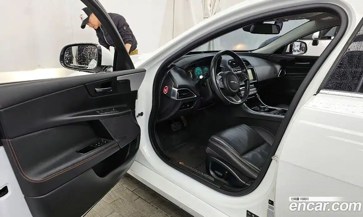 Jaguar XE 2018 2.0 гидро, фото 13