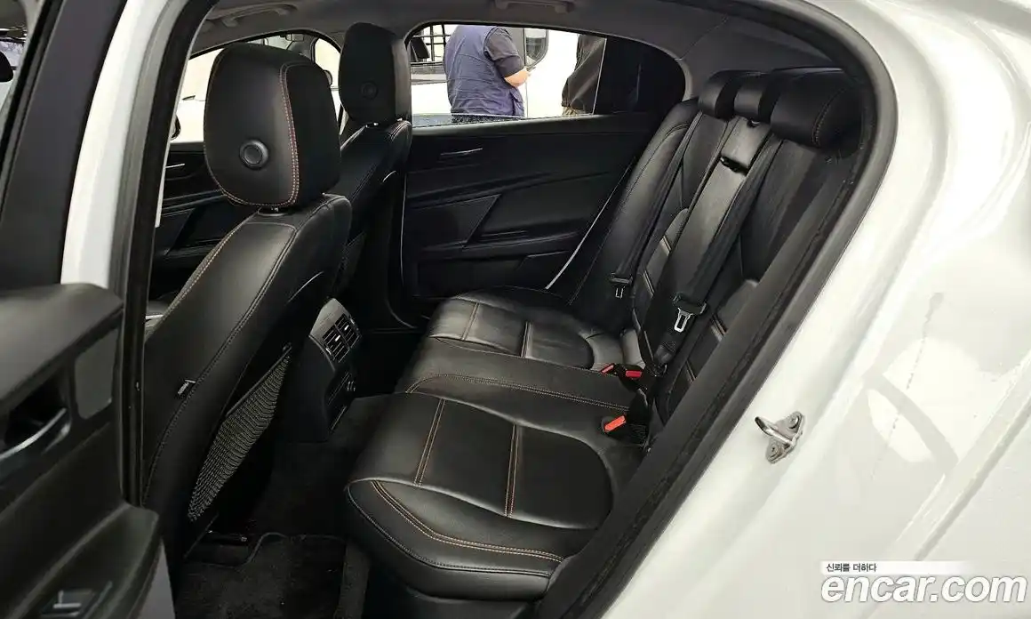 Jaguar XE 2018 2.0 гидро, фото 16