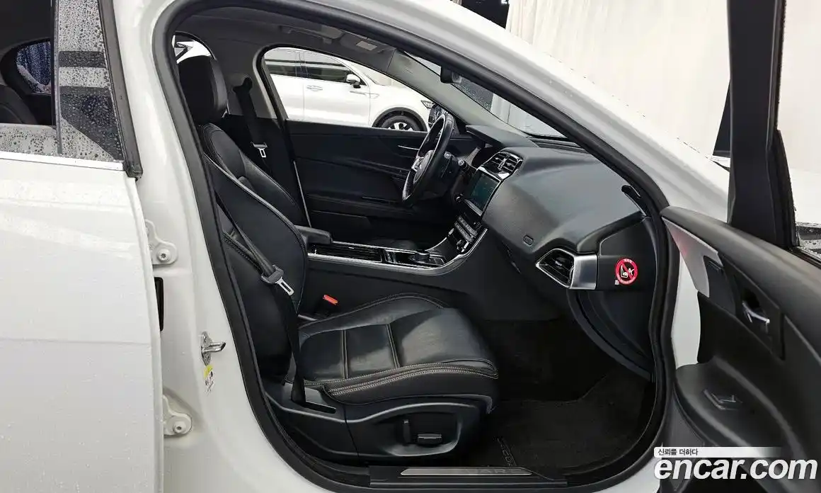 Jaguar XE 2018 2.0 гидро, фото 17
