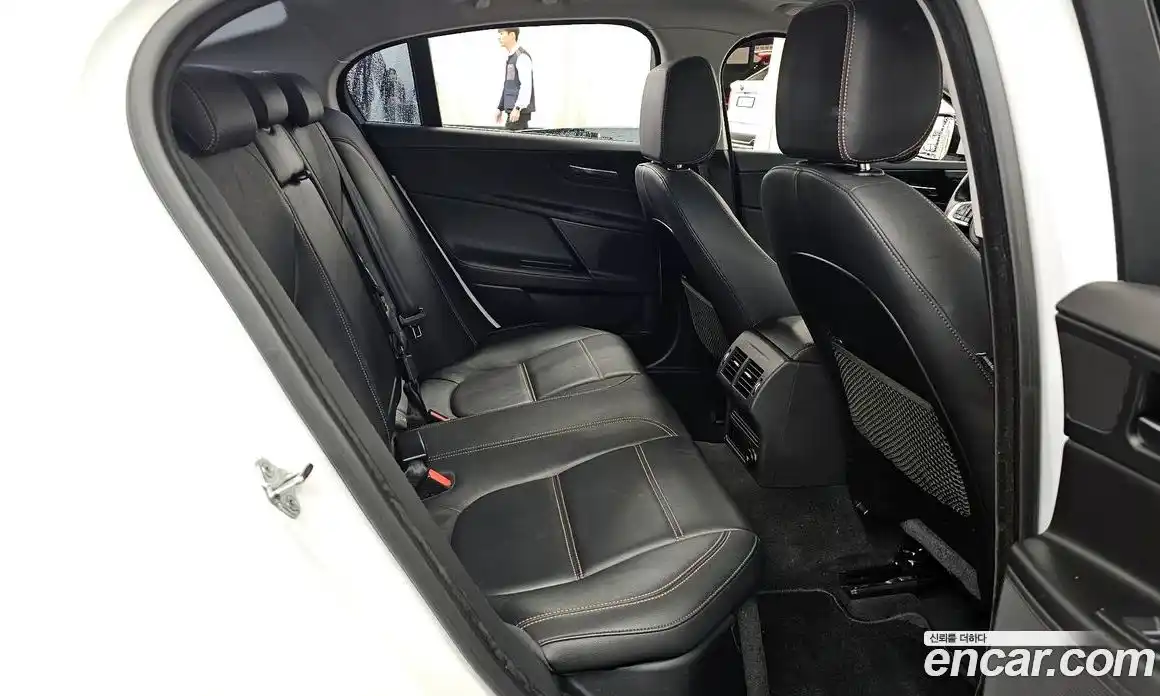 Jaguar XE 2018 2.0 гидро, фото 18