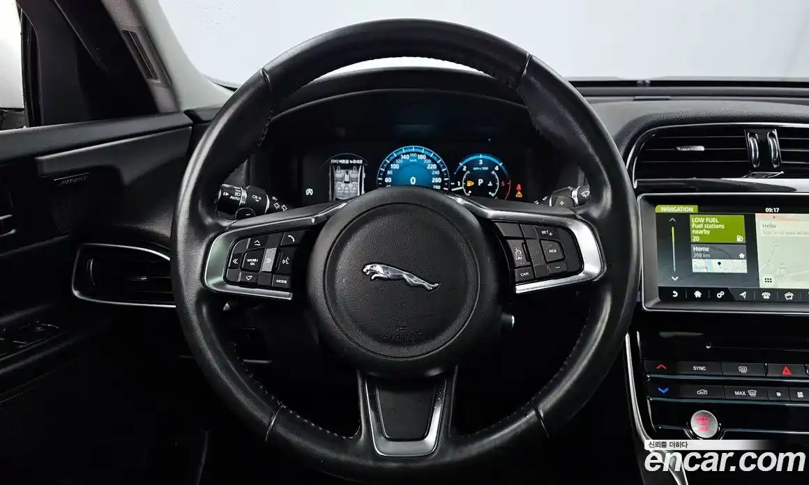 Jaguar XE 2018 2.0 гидро, фото 19