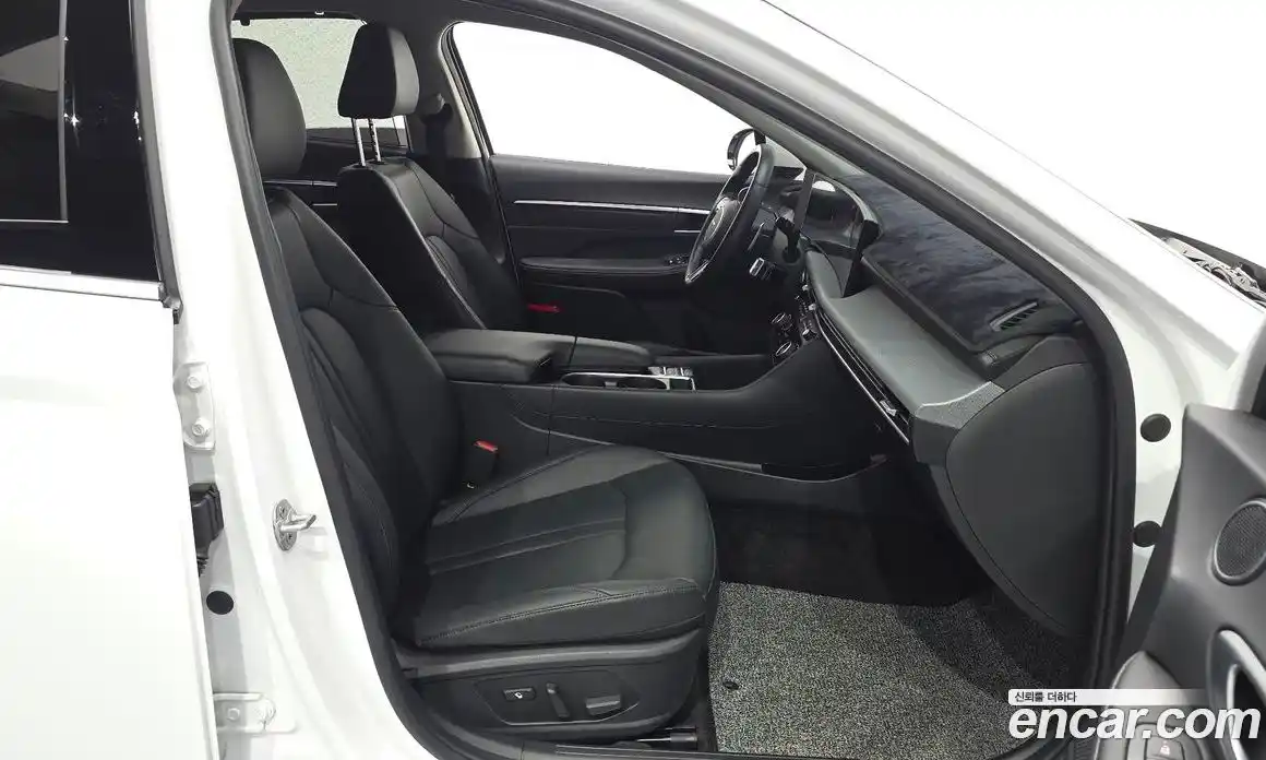 Hyundai Sonata 2024 1.6 автомат (гидро), фото 13