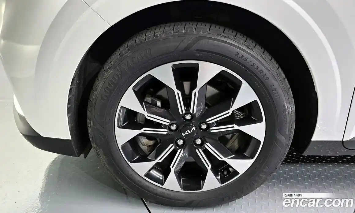 Kia Carnival 2023 3.5 автомат (гидро), фото 5