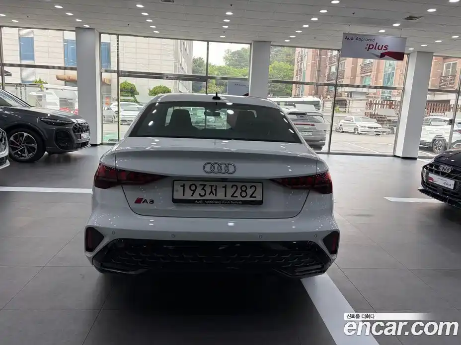 Audi A3 2025 2.0 автомат (гидро), фото 4