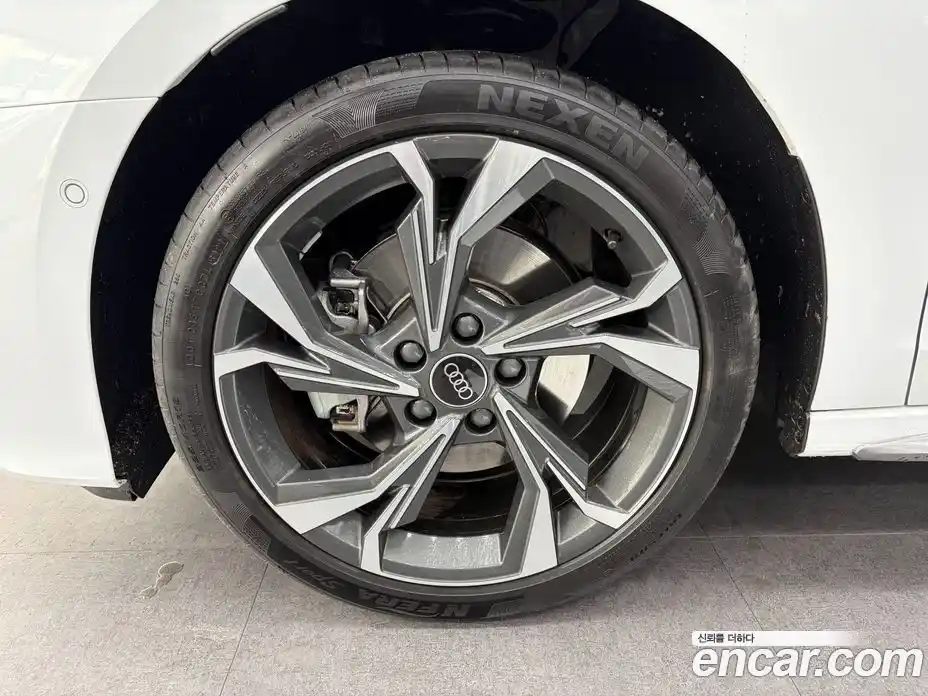 Audi A3 2025 2.0 автомат (гидро), фото 5