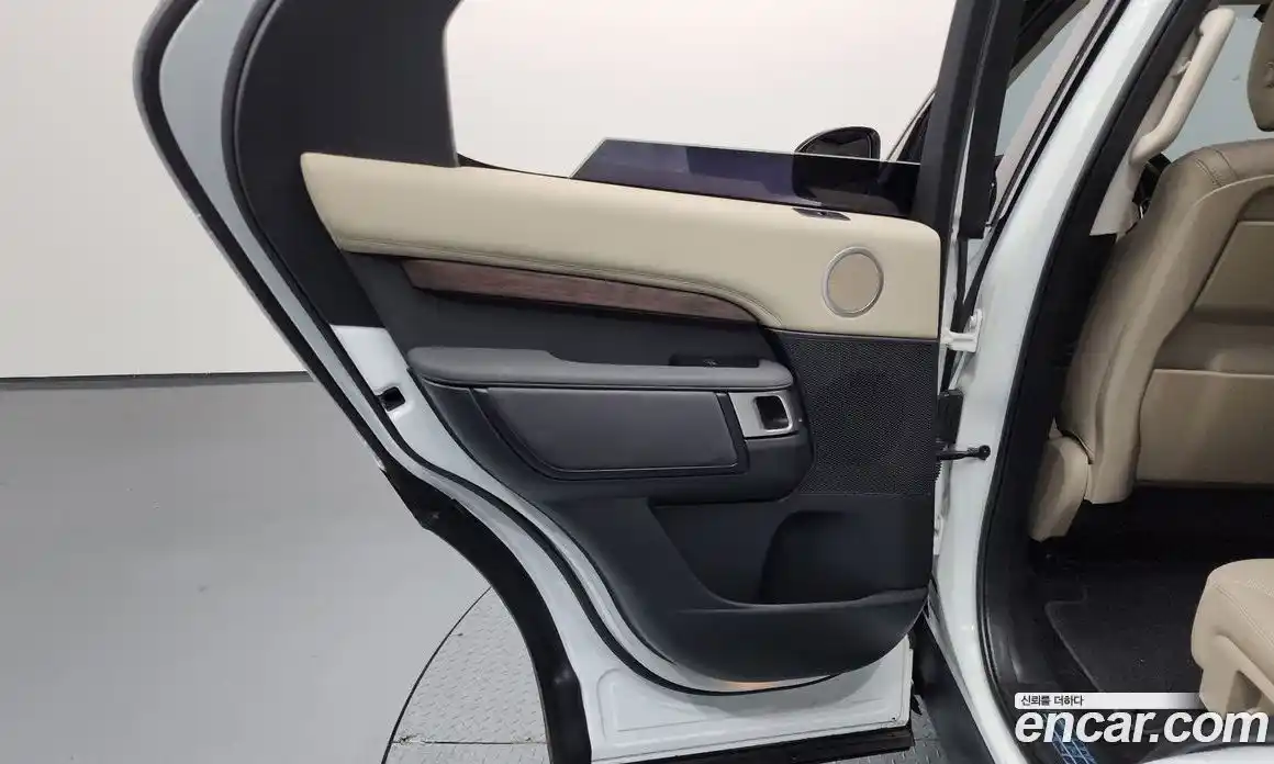 Land Rover Discovery 2019 3.0 автомат (гидро), фото 15