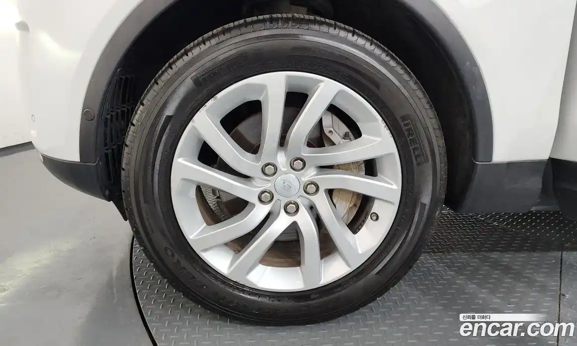 Land Rover Discovery 2019 3.0 автомат (гидро), фото 5