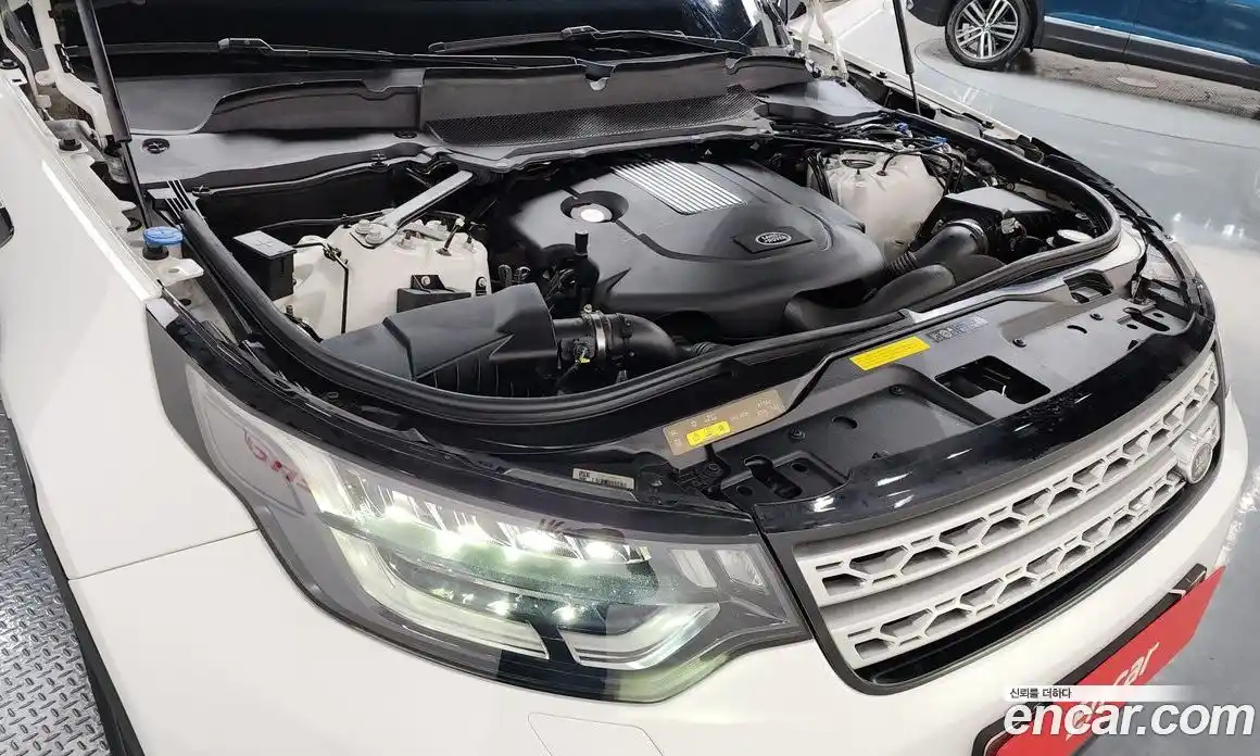 Land Rover Discovery 2019 3.0 автомат (гидро), фото 6