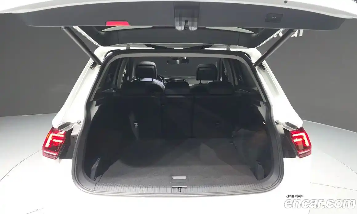 Volkswagen Tiguan 2020 2.0 автомат (гидро), фото 20