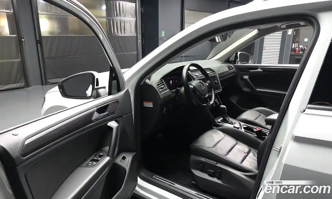 Volkswagen Tiguan 2020 2.0 автомат (гидро), фото 10