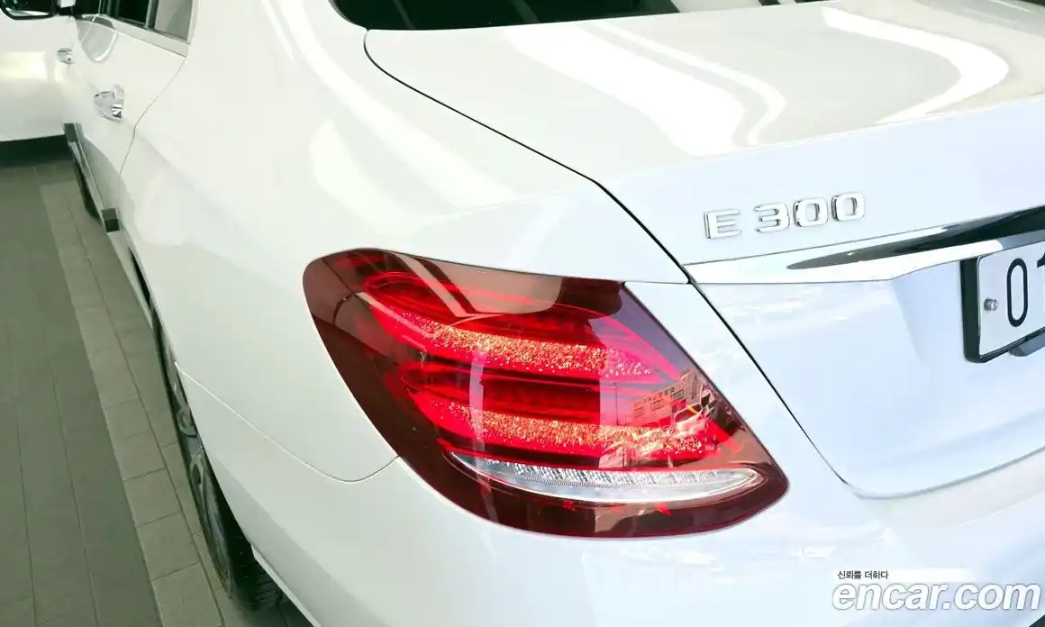 Mercedes-Benz E-Class 2018 2.0 автомат (гидро), фото 9
