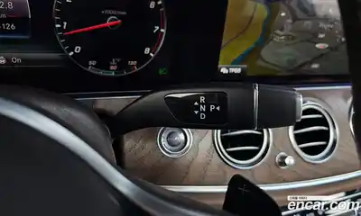 Mercedes-Benz E-Class 2019 2.0 автомат (гидро), миниатюра 12