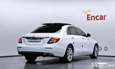 Mercedes-Benz E-Class 2019 2.0 автомат (гидро), миниатюра 2