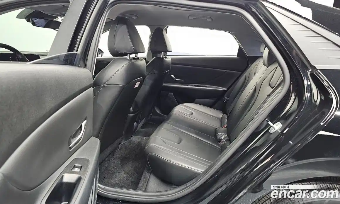 Hyundai Avante 2021 1.6 автомат (гидро), фото 11