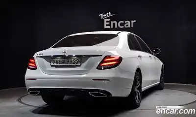 Mercedes-Benz E-Class 2020 2.0 автомат (гидро), миниатюра 2