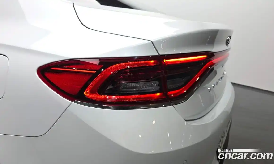 Hyundai Grandeur 2018 2.4 автомат (гидро), фото 8