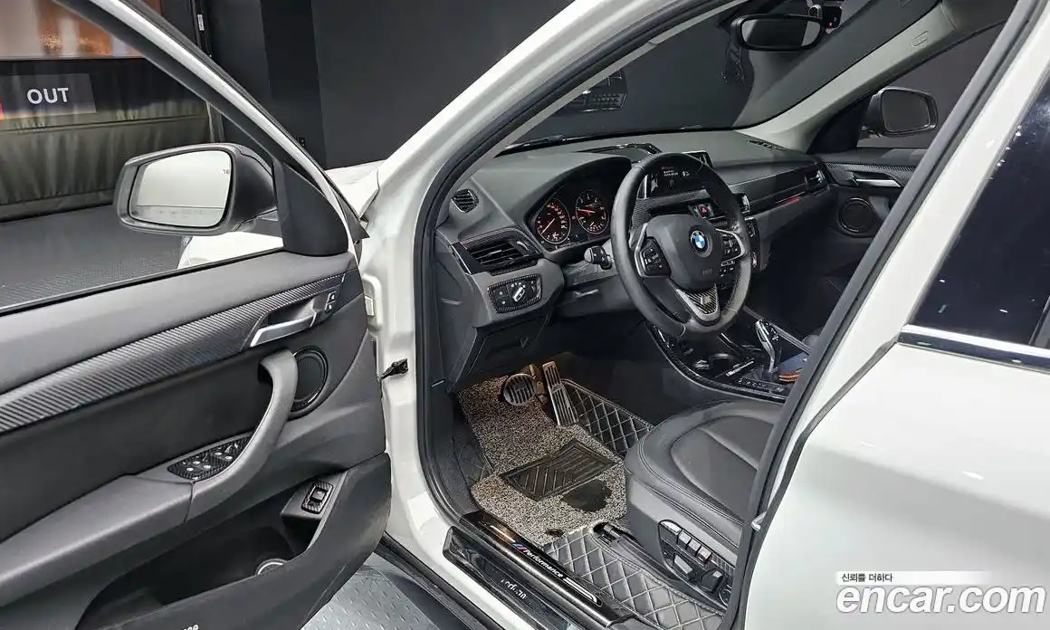 BMW X1 2018 2.0 автомат (гидро), фото 13