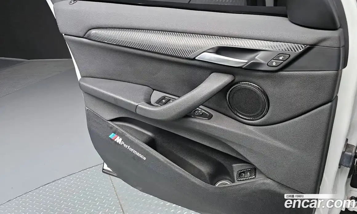BMW X1 2018 2.0 автомат (гидро), фото 14