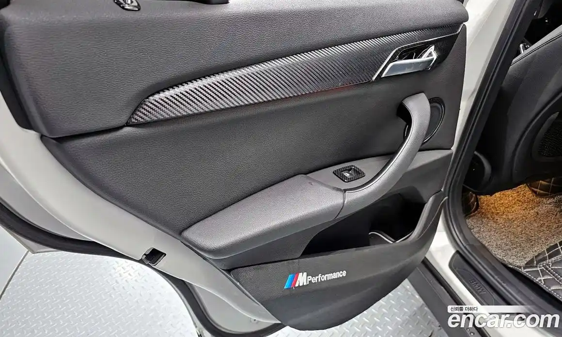BMW X1 2018 2.0 автомат (гидро), фото 15