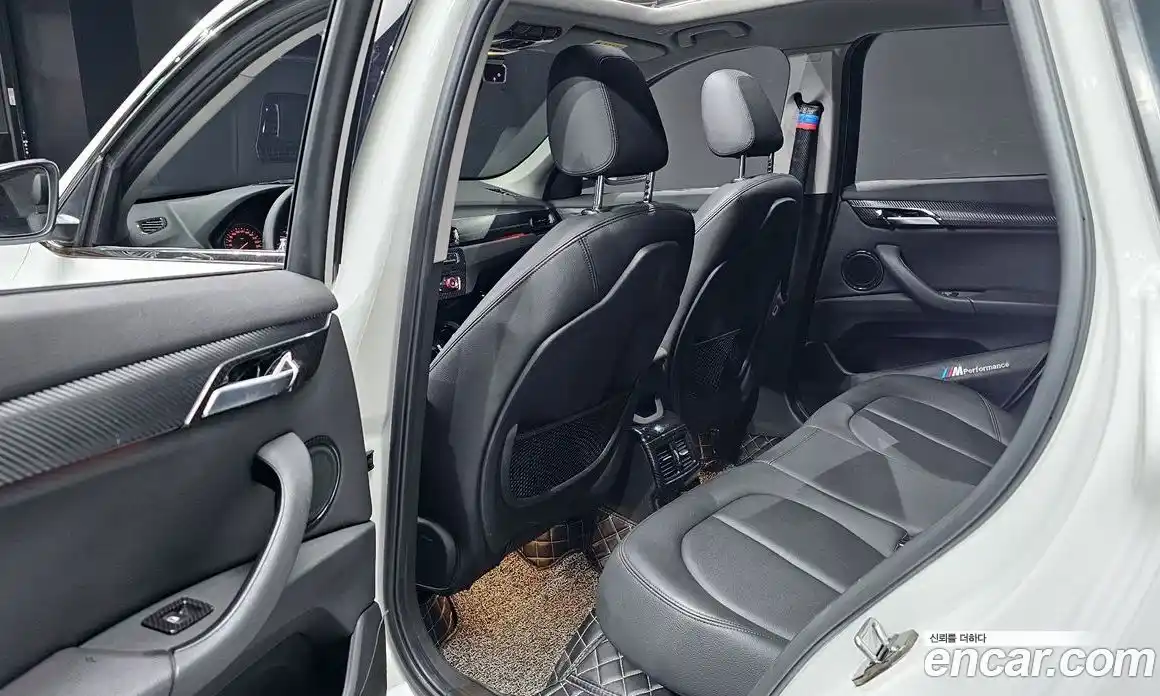 BMW X1 2018 2.0 автомат (гидро), фото 16